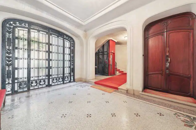 Office in Paris for lease - Lobby - Image 1 of 1