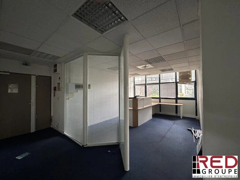 Office in Aix-en-Provence for lease - Interior Photo - Image 3 of 6
