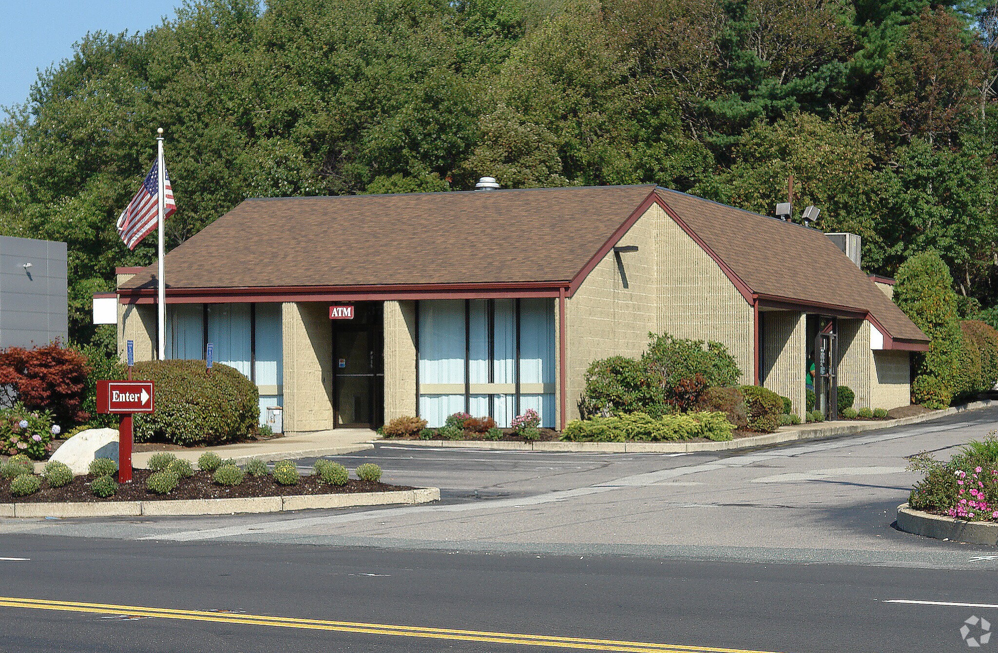 37 Whiting St, Hingham, MA for sale Primary Photo- Image 1 of 1