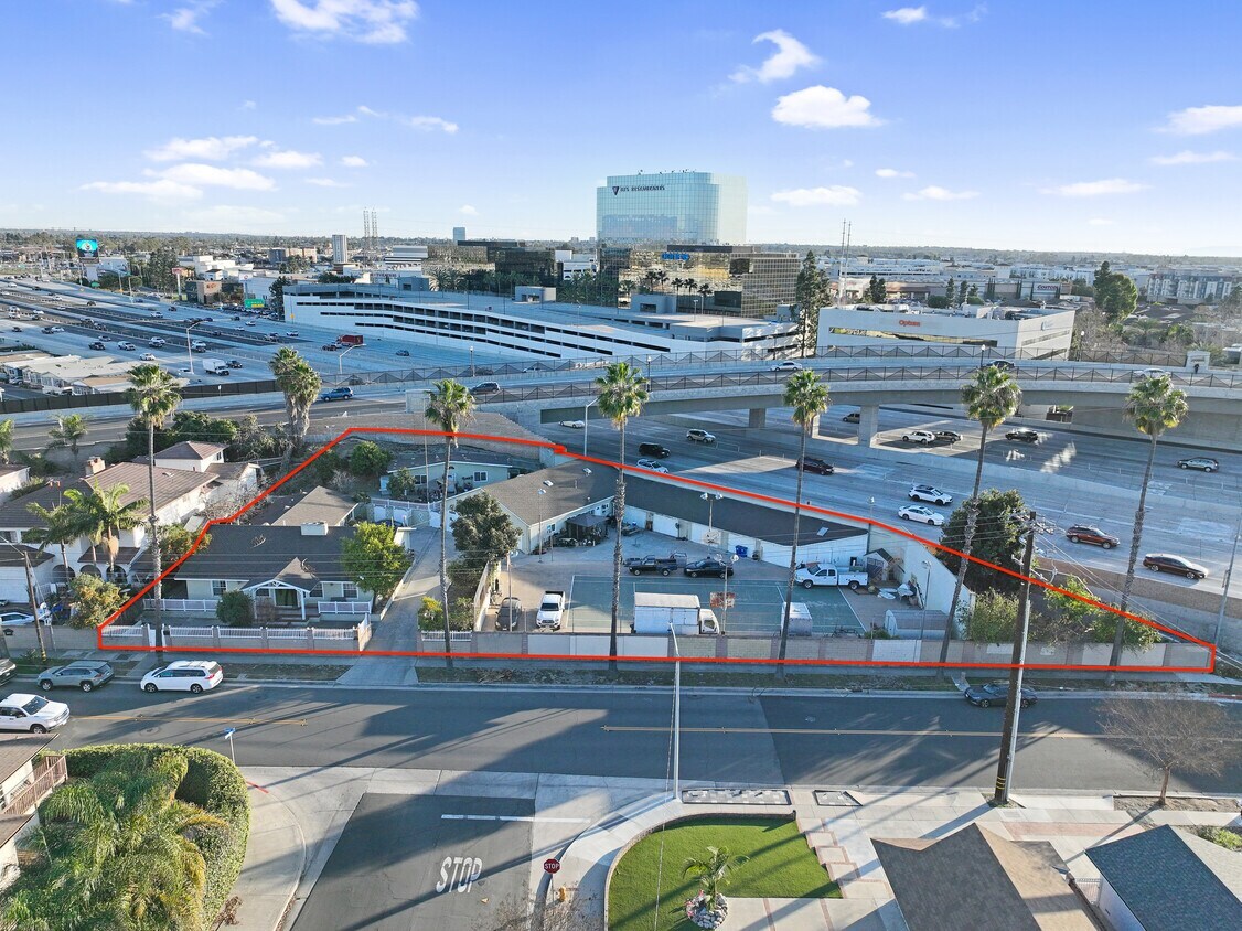 7736 Sugar Dr, Huntington Beach, CA for sale Primary Photo- Image 1 of 2