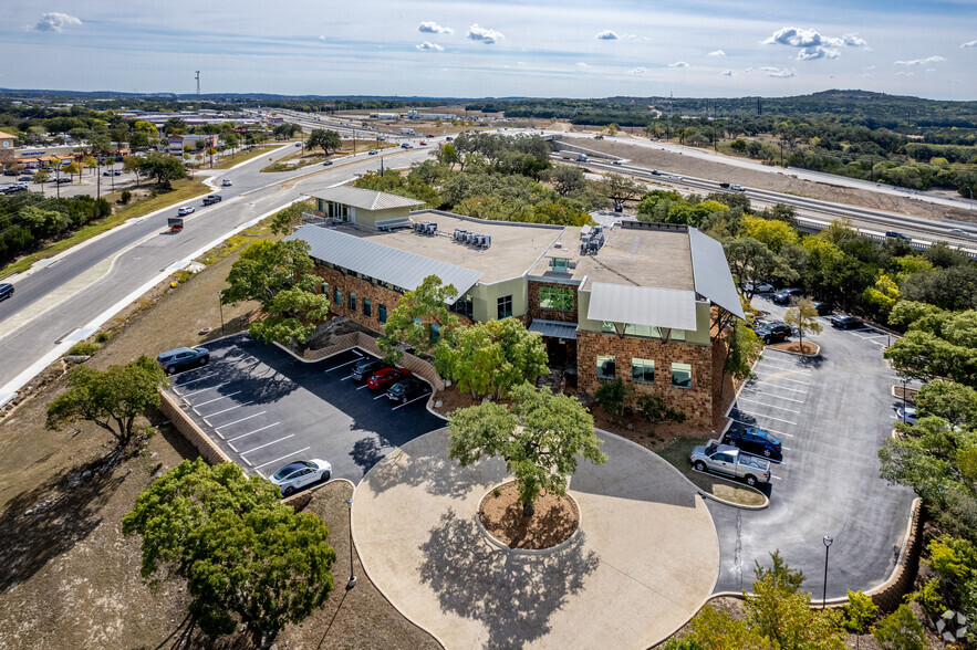 1580 S Main St, Boerne, TX for lease - Building Photo - Image 1 of 36