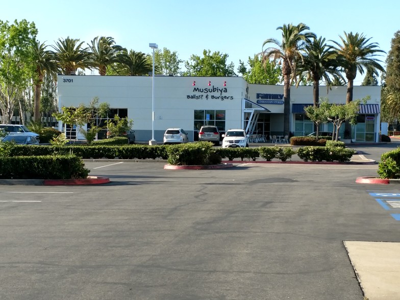 3701-3801 S Harbor Blvd, Santa Ana, CA for lease - Building Photo - Image 3 of 6