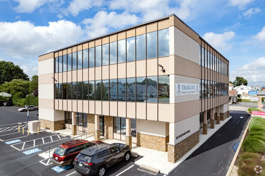 815 Reservoir Ave, Cranston, RI for sale - Primary Photo - Image 1 of 1