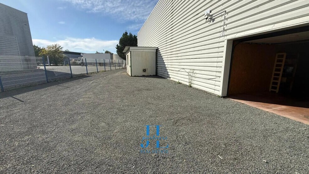 Flex in Bègles for lease - Building Photo - Image 2 of 4