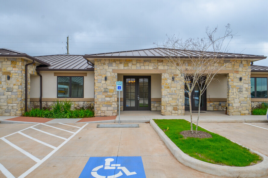 800 Bonaventure Way, Sugar Land, TX for lease - Building Photo - Image 3 of 30