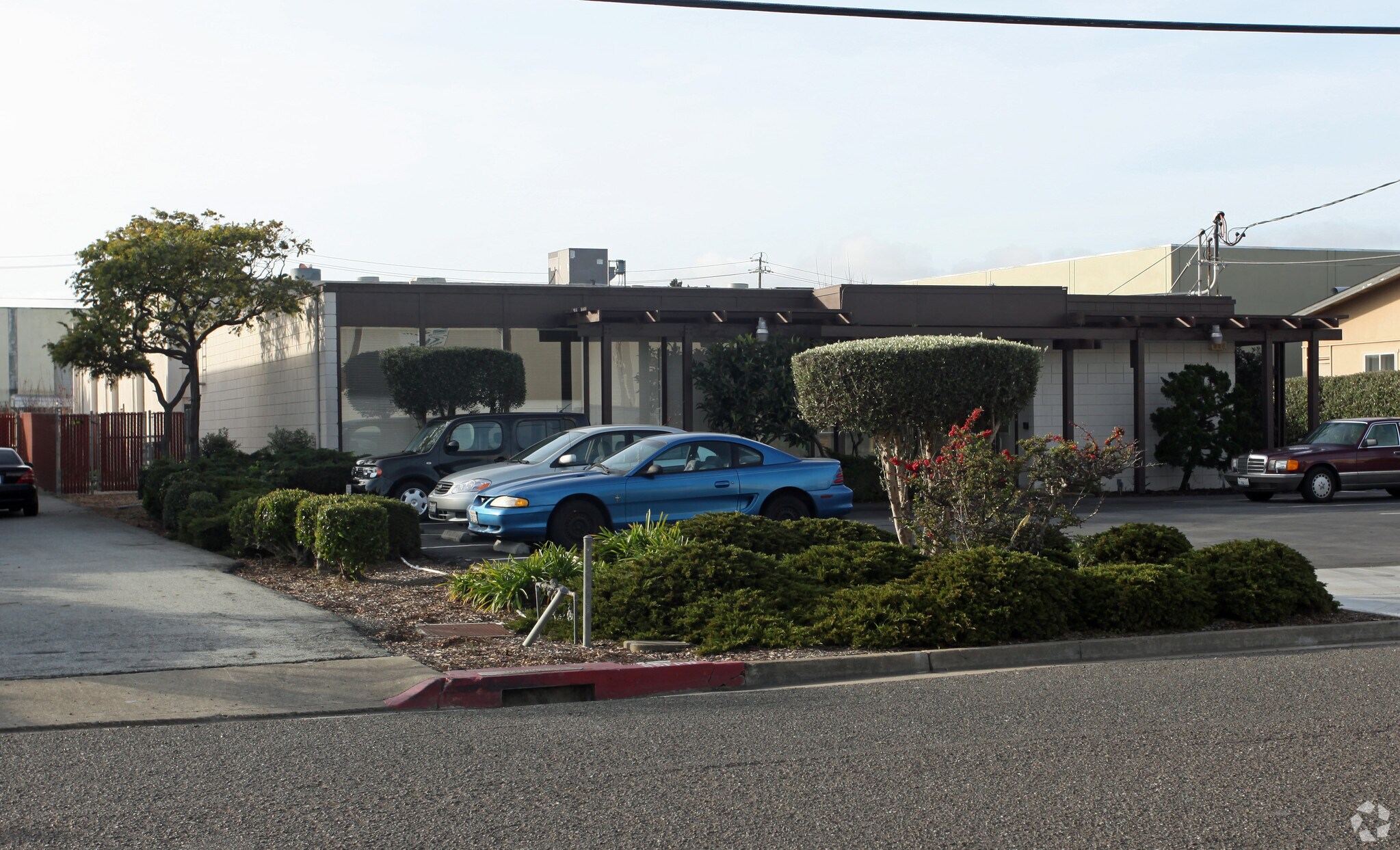 138 W Harris Ave, South San Francisco, CA for lease Primary Photo- Image 1 of 3