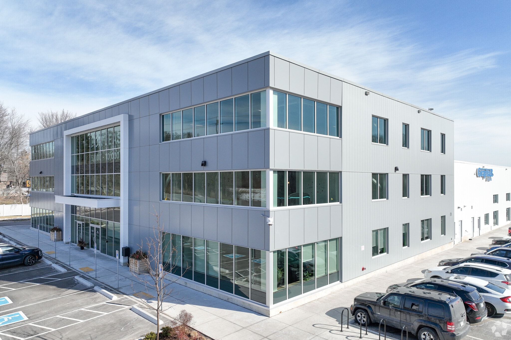 1707 Thornton Rd N, Oshawa, ON for lease Primary Photo- Image 1 of 4