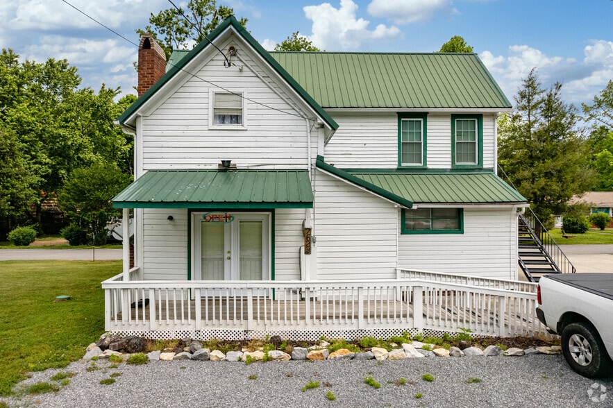 7547 E Lamar Alexander Pky, Townsend, TN for sale - Building Photo - Image 2 of 4