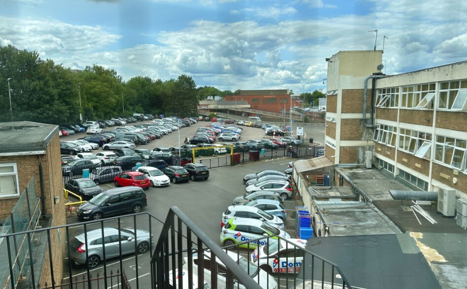 New Bedford Rd, Luton, LU1 1HS Crystal House