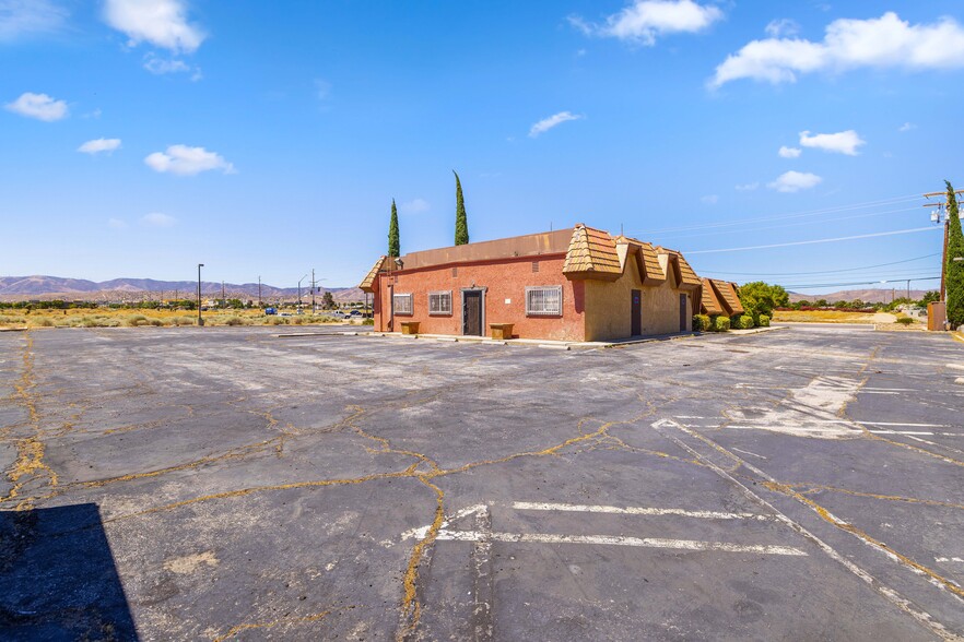 40420 10th St W, Palmdale, CA for sale - Building Photo - Image 2 of 33