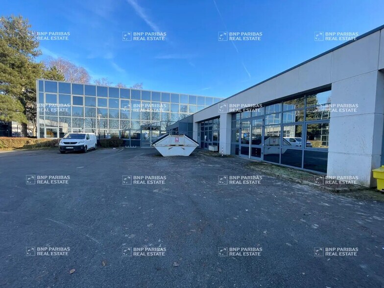 Flex in Saclay for sale - Building Photo - Image 2 of 6