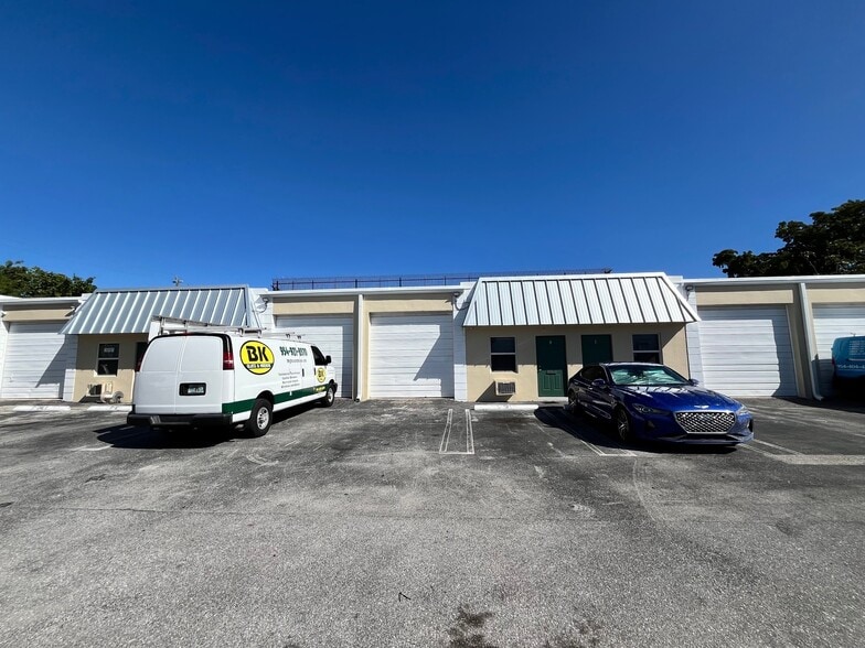 1451 SW 12th Ave, Pompano Beach, FL for lease - Building Photo - Image 3 of 8