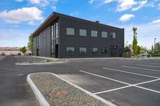 6902 Rodeo Dr, Pasco, WA for lease Building Photo- Image 2 of 8