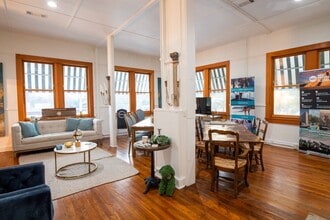 373-375 W 19th St, Houston, TX for lease Interior Photo- Image 1 of 6