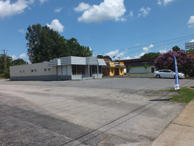 4446 Elvis Presley Blvd, Memphis, TN for sale - Building Photo - Image 2 of 10