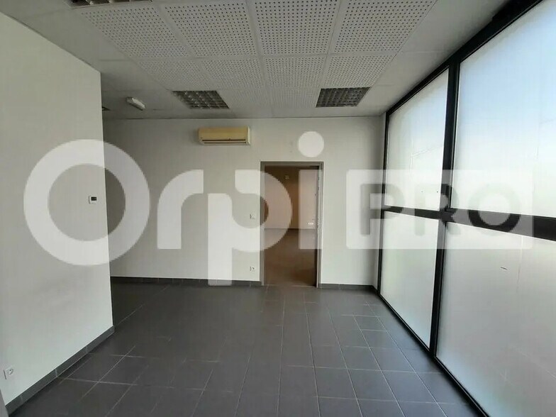 Office in Tours-sur-Marne for lease - Interior Photo - Image 2 of 5