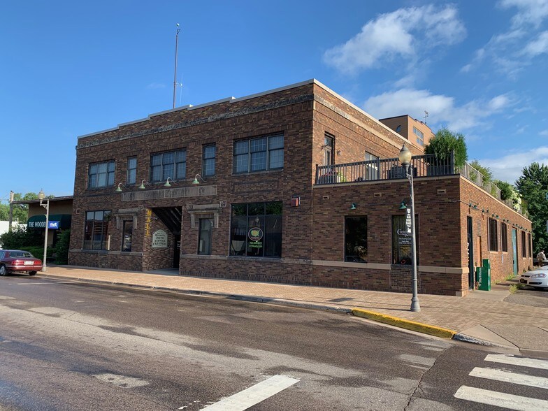 104 Main St W, Isanti, MN for sale - Building Photo - Image 1 of 1