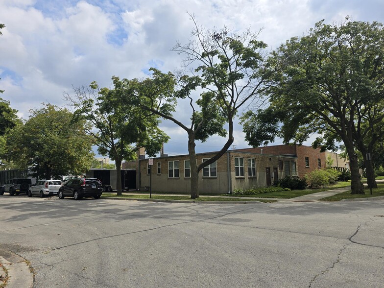 8157 Monticello Ave, Skokie, IL for sale - Building Photo - Image 2 of 13