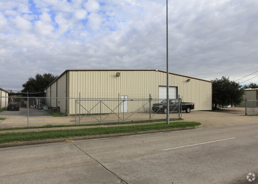 8219 Almeda Genoa Rd, Houston, TX 77075