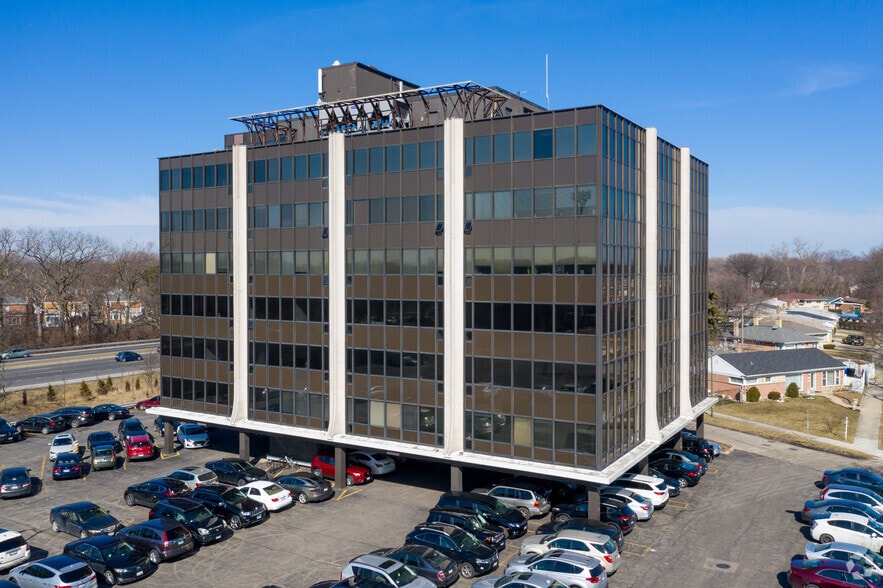 6200 N Hiawatha Ave, Chicago, IL for lease - Building Photo - Image 1 of 10