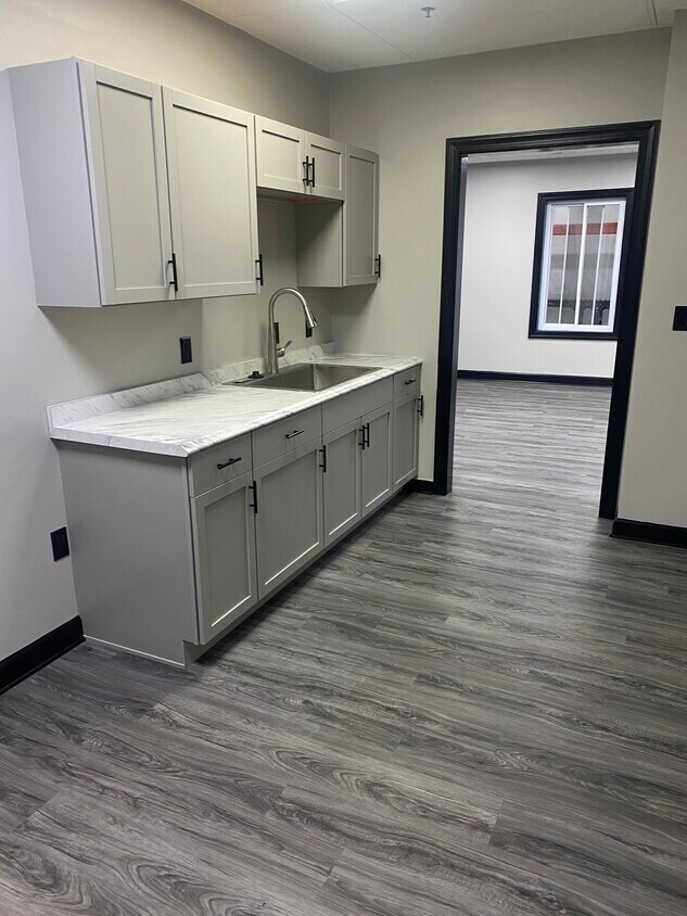 7410 Coca Cola Dr, Hanover, MD for lease Interior Photo- Image 1 of 9