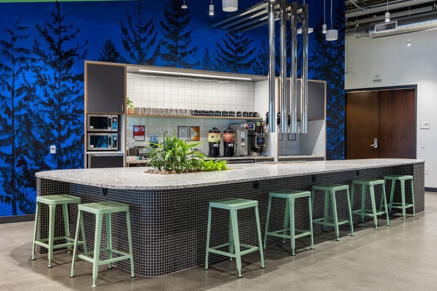 255 S King St, Seattle, WA for lease - Interior Photo - Image 2 of 14