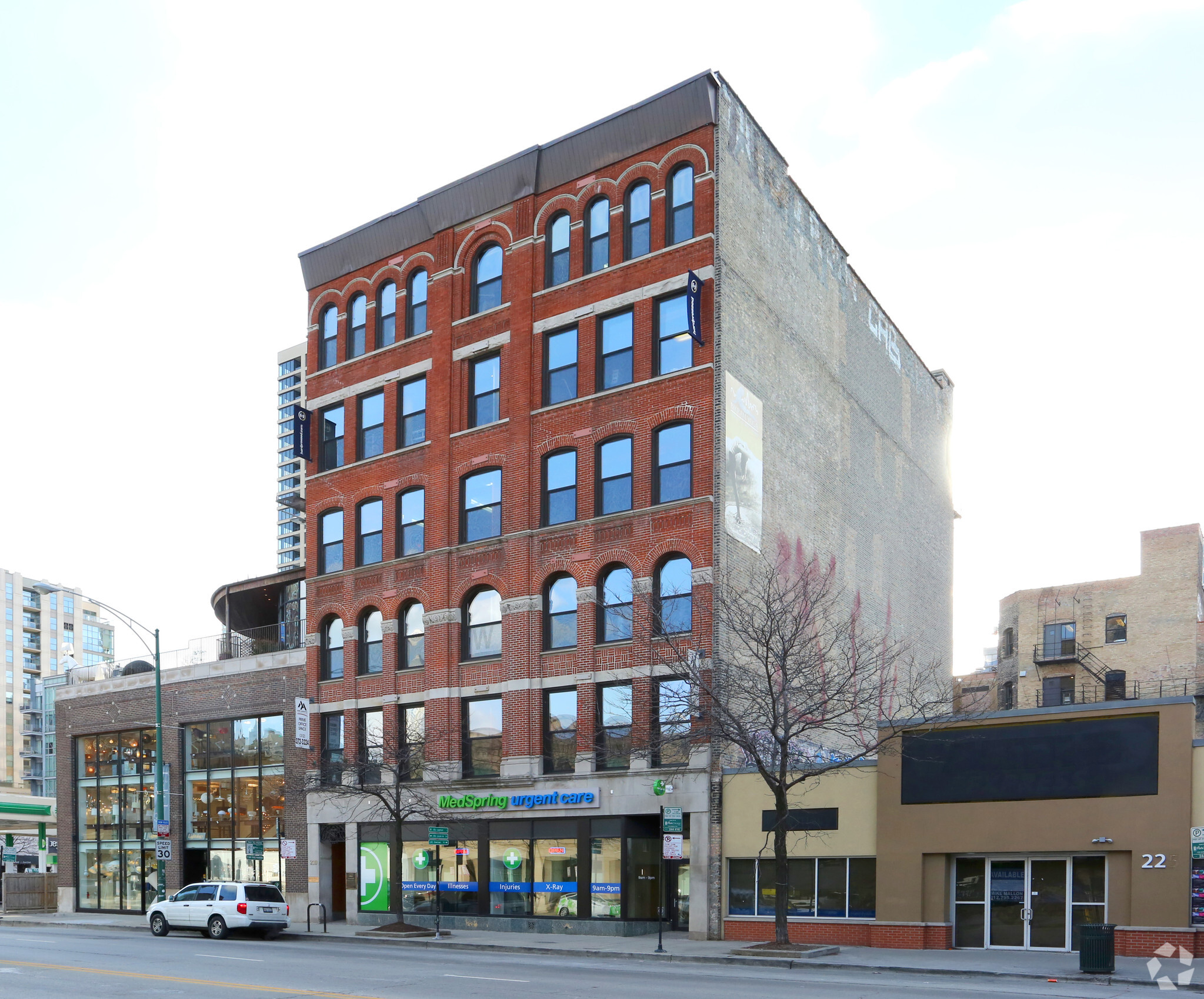 219 W Chicago Ave, Chicago, IL for lease Primary Photo- Image 1 of 5