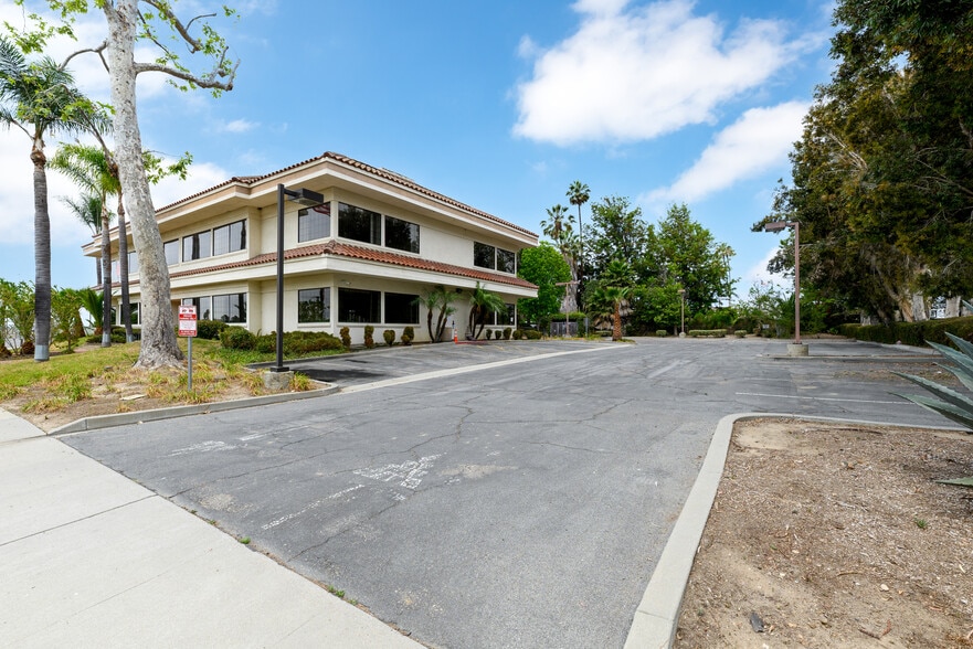 1327 Del Norte Rd, Camarillo, CA for lease - Building Photo - Image 3 of 13