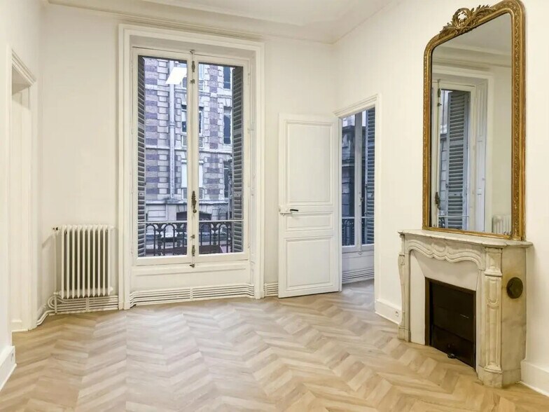 Office in Paris for lease - Interior Photo - Image 2 of 15