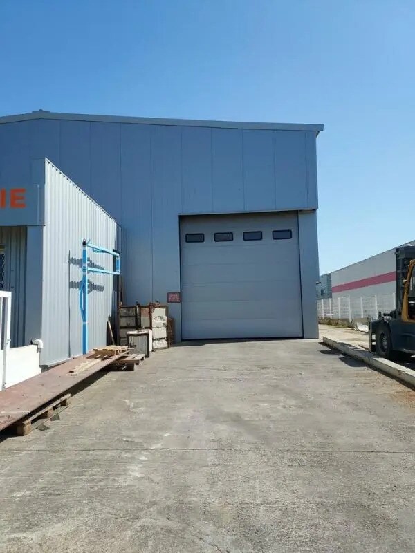 Industrial in Vitrolles for lease Building Photo- Image 1 of 4