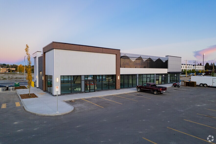 3428 69 St NW, Calgary, AB for sale - Primary Photo - Image 1 of 1