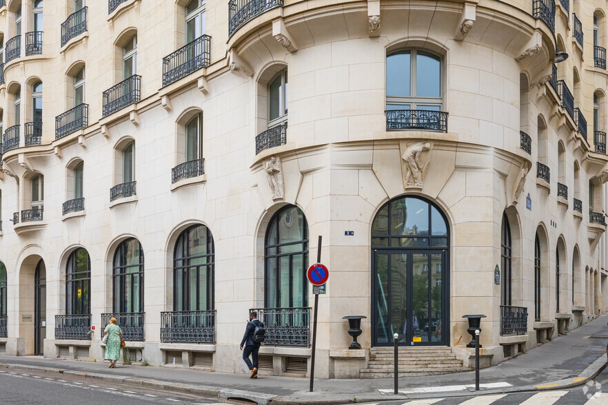 9 Rue De Presbourg, Paris for lease - Building Photo - Image 2 of 5