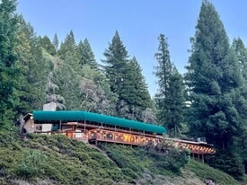 Brooktrails Lodge & Residential Units - Pub