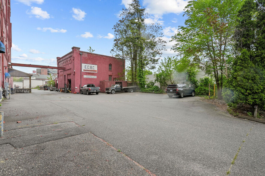 431 Harris Ave, Providence, RI for sale - Building Photo - Image 3 of 31