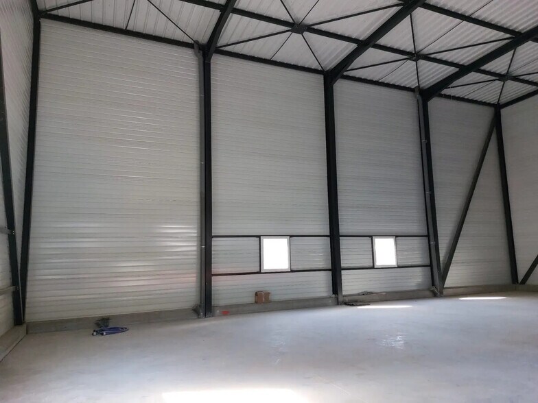 Industrial in Brignoles for lease - Interior Photo - Image 3 of 7