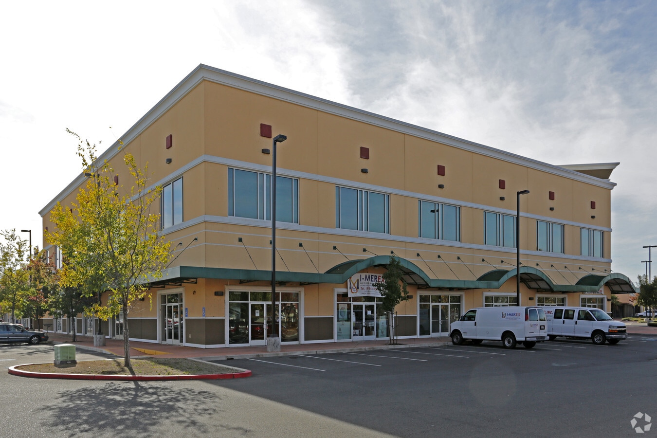 4660 Mack Rd, Sacramento, CA 95823