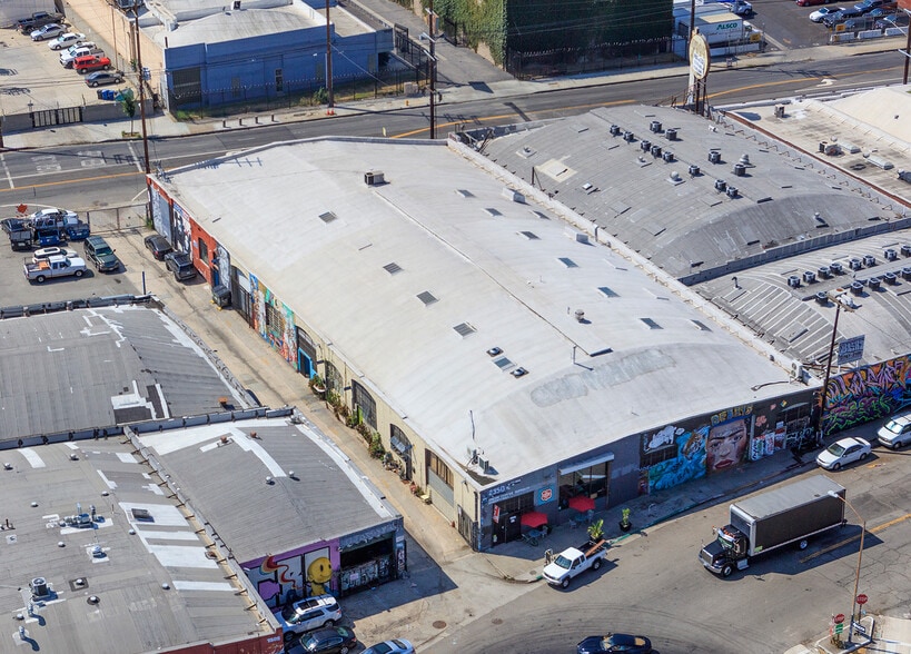 2341-2345 E Olympic Blvd, Los Angeles, CA for lease - Primary Photo - Image 1 of 19