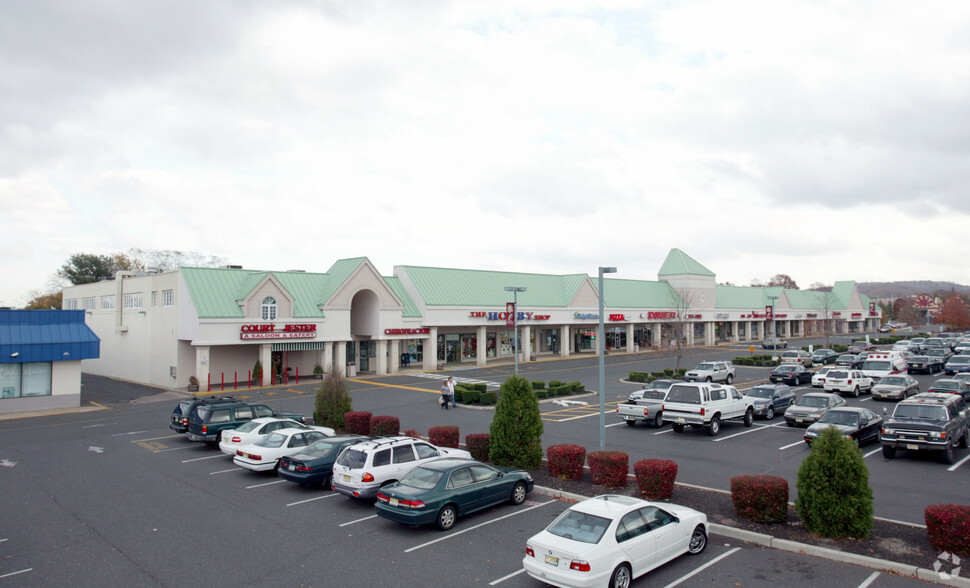 1075 State Route 34, Matawan, NJ for lease - Building Photo - Image 1 of 7