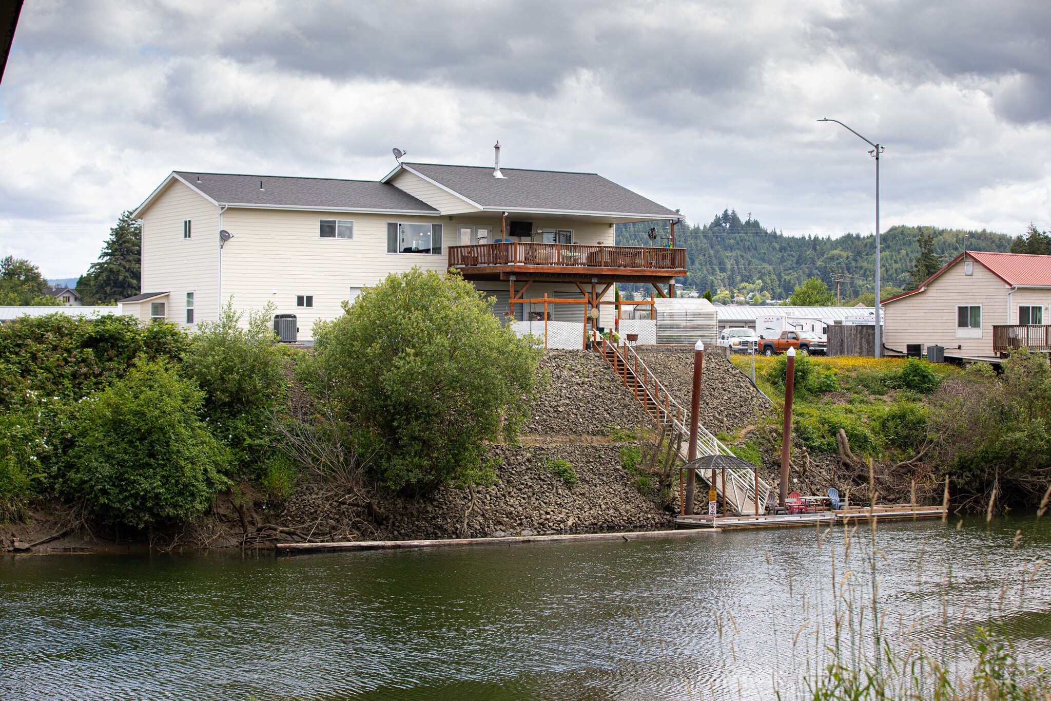 753 W Riverside Dr, Coquille, OR for sale Primary Photo- Image 1 of 1