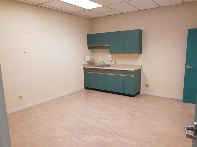 60 Front St, Nanaimo, BC for lease - Interior Photo - Image 3 of 4