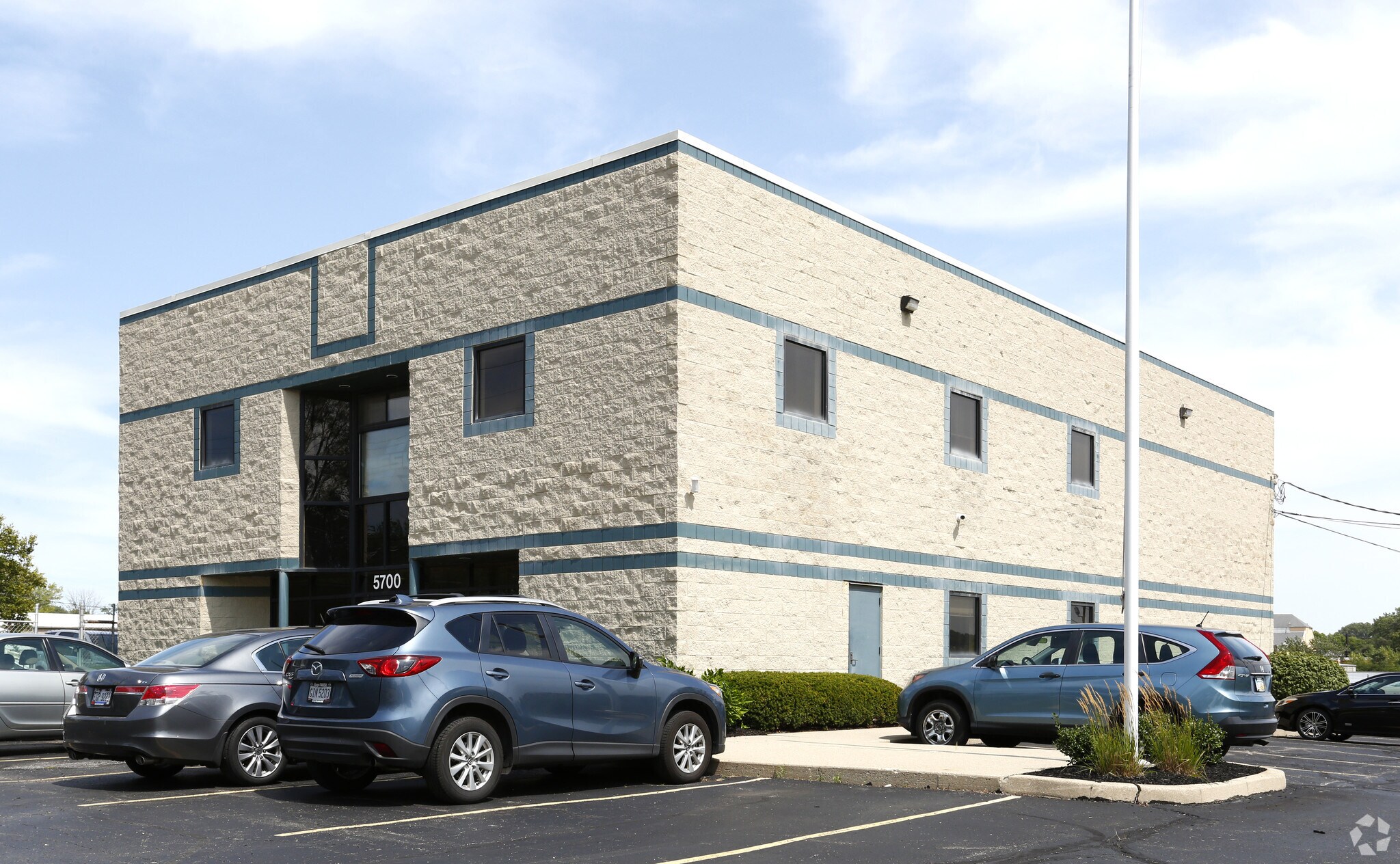 5700 Este Ave, Cincinnati, OH for lease Building Photo- Image 1 of 12