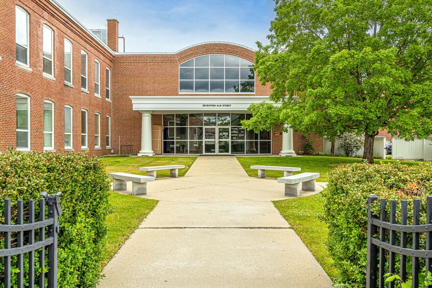 17 Elm St, Keene, NH 03431