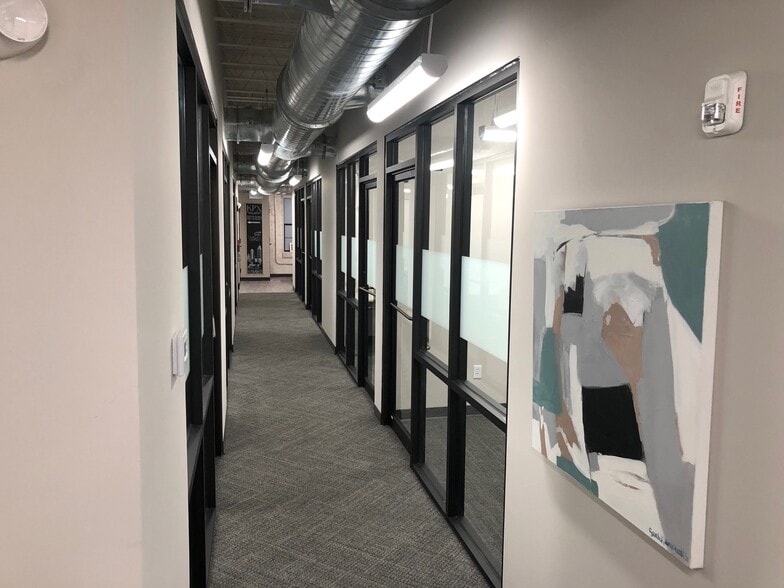 60 St Francis St, Mobile, AL for lease - Building Photo - Image 3 of 12