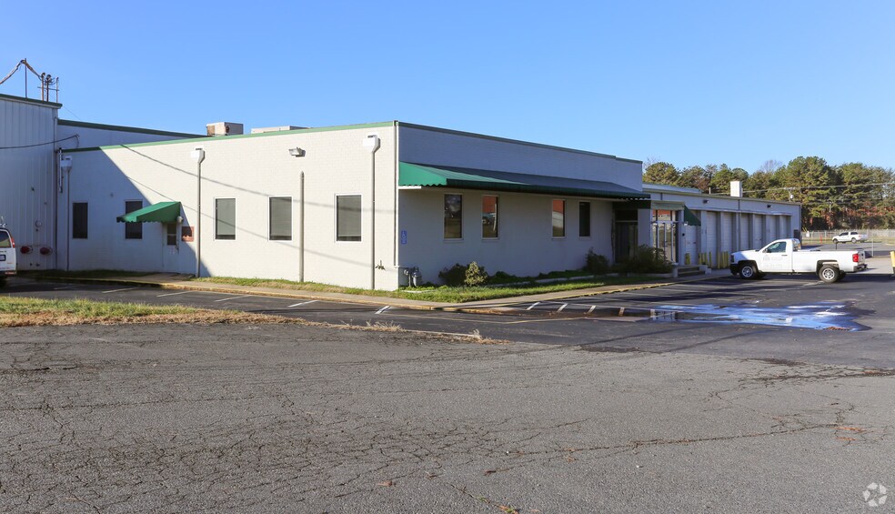 1000 N Hoskins Rd, Charlotte, NC 28216