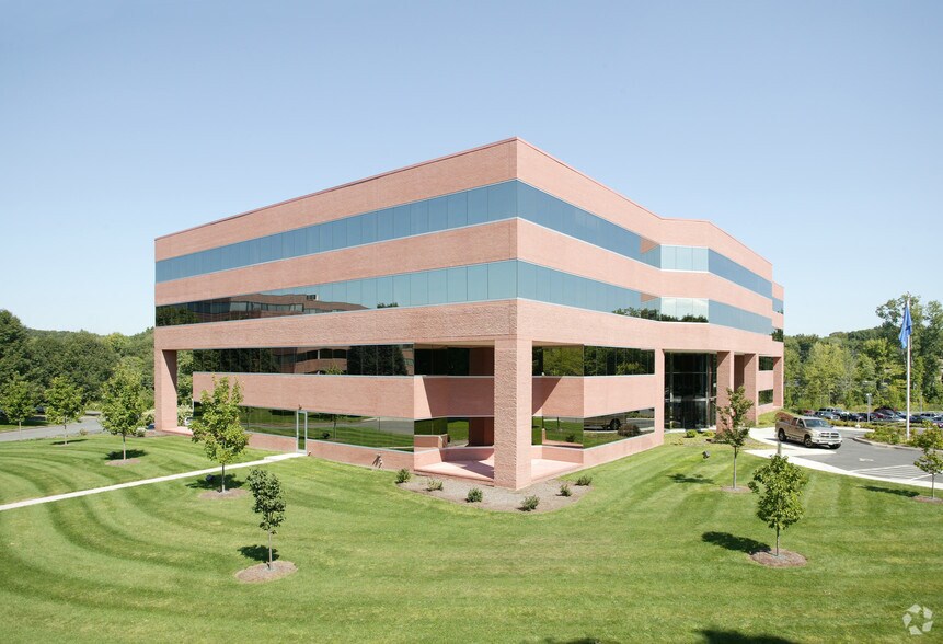 455 Winding Brook Dr, Glastonbury, CT for lease - Building Photo - Image 3 of 7