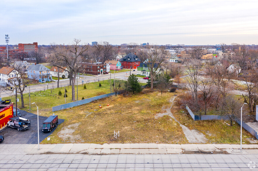 3720 Gratiot Ave, Detroit, MI for lease - Aerial - Image 2 of 13