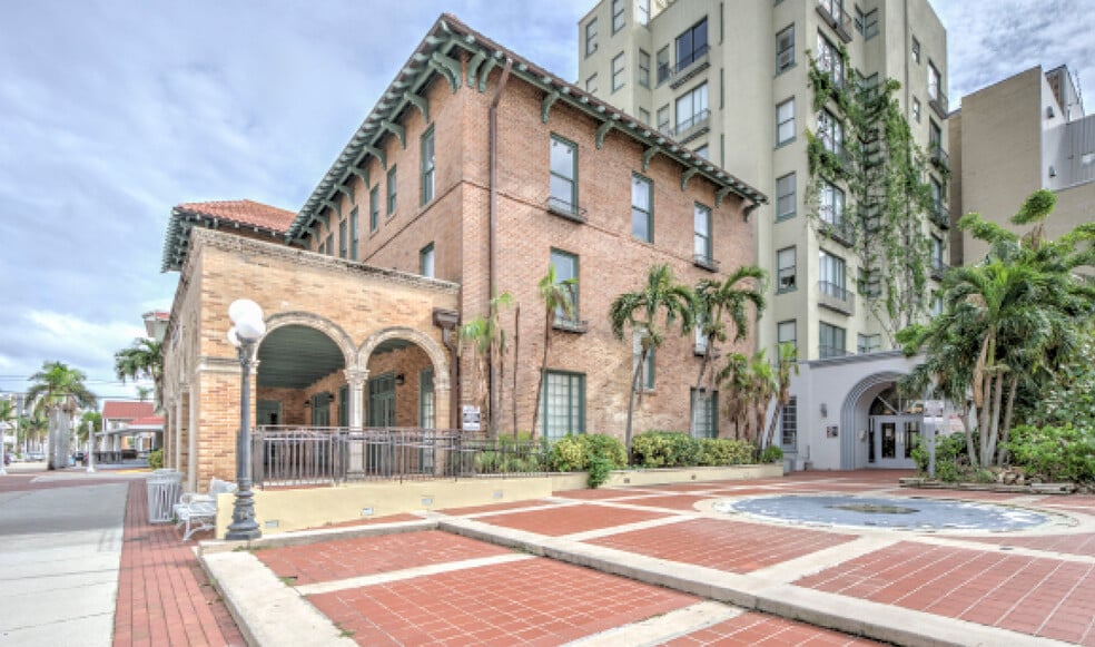 2320 First St, Fort Myers, FL for lease - Building Photo - Image 2 of 11