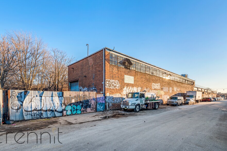 338 Moffat St, Brooklyn, NY for sale - Building Photo - Image 1 of 1