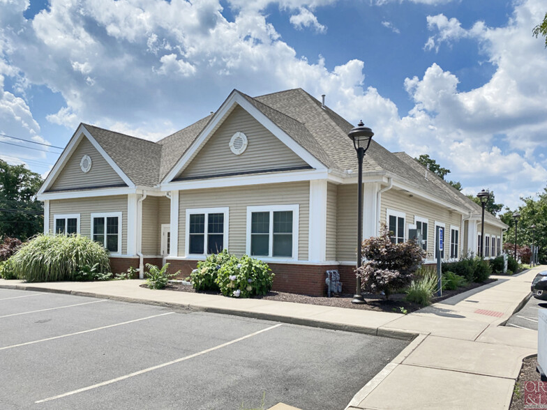 19 Kensington Ln, Rocky Hill, CT for lease - Building Photo - Image 1 of 3