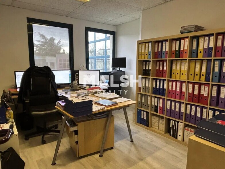 Office in Saint-Genis-Laval for sale - Interior Photo - Image 3 of 8